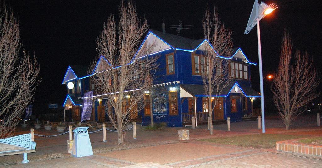 Готель The Blue Pub Метвен Екстер'єр фото