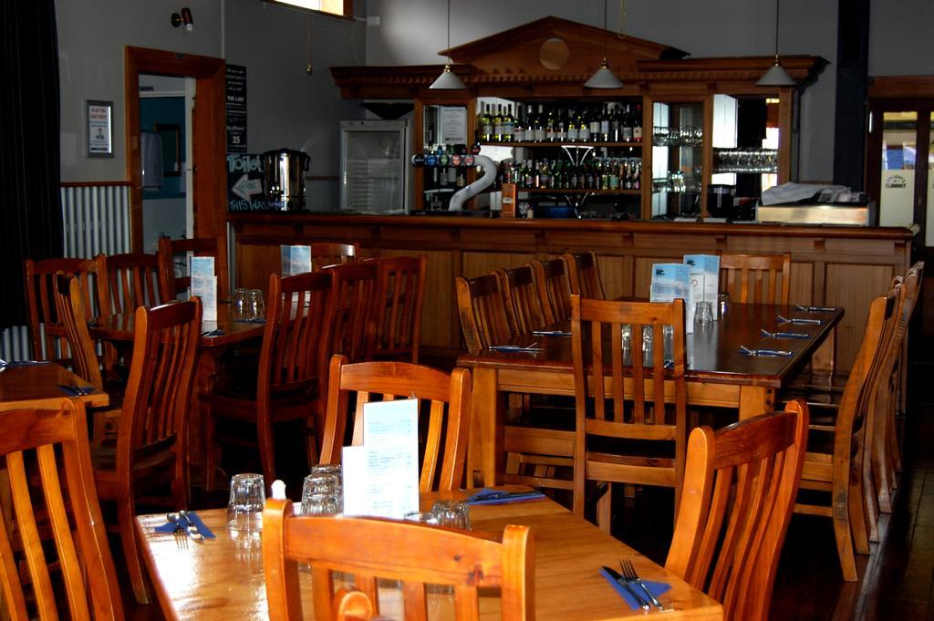 Готель The Blue Pub Метвен Екстер'єр фото