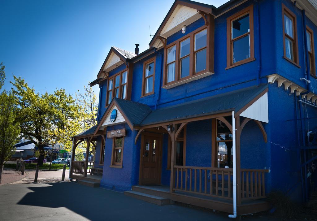 Готель The Blue Pub Метвен Екстер'єр фото