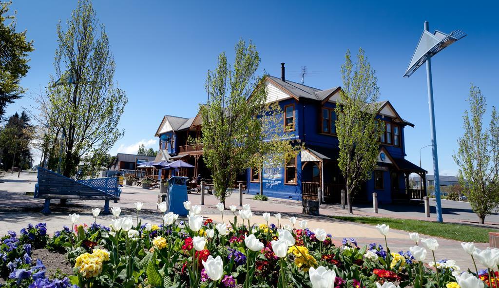 Готель The Blue Pub Метвен Екстер'єр фото
