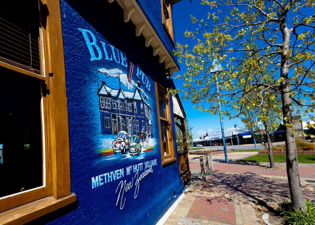 Готель The Blue Pub Метвен Екстер'єр фото