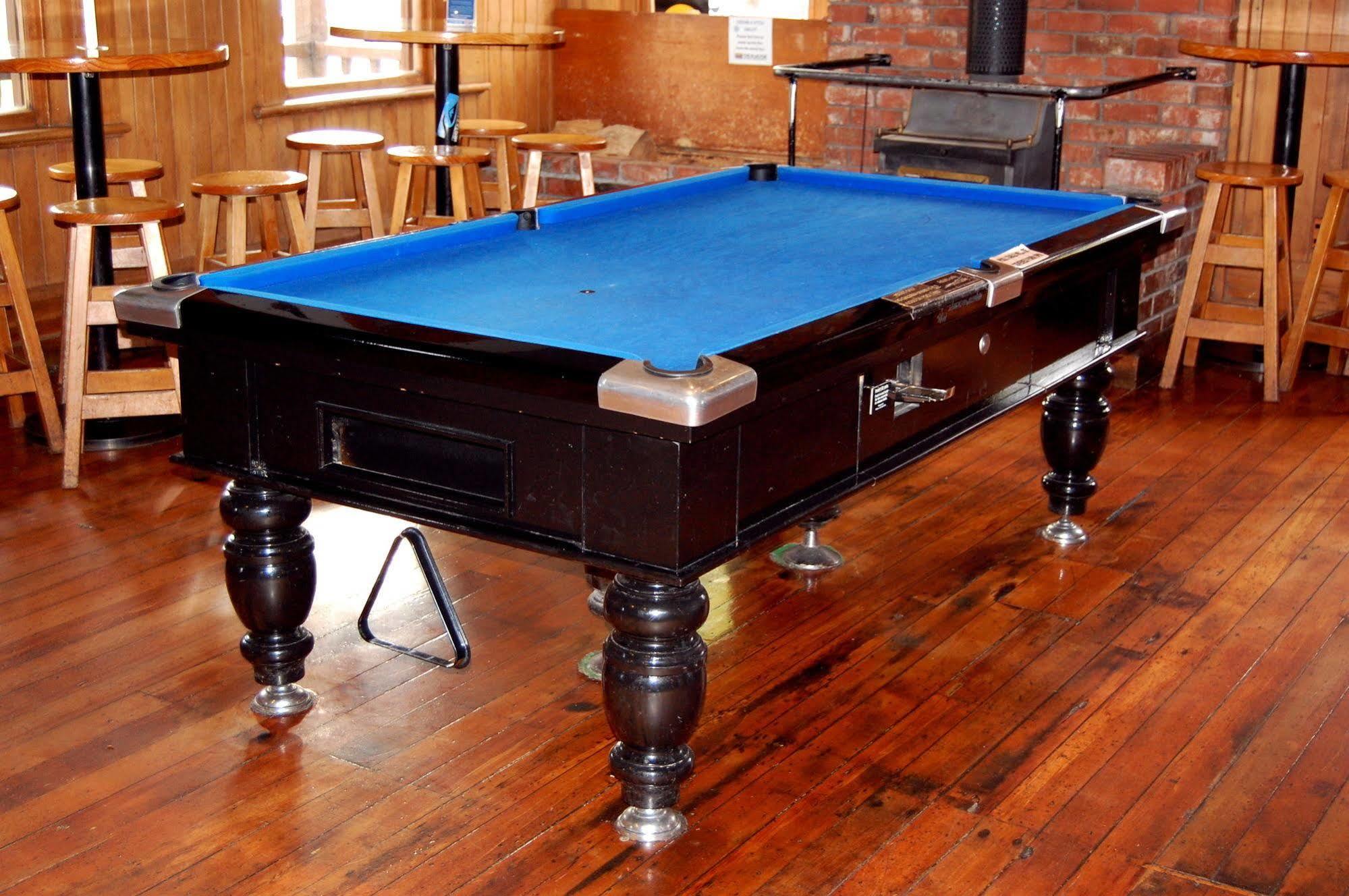Готель The Blue Pub Метвен Екстер'єр фото